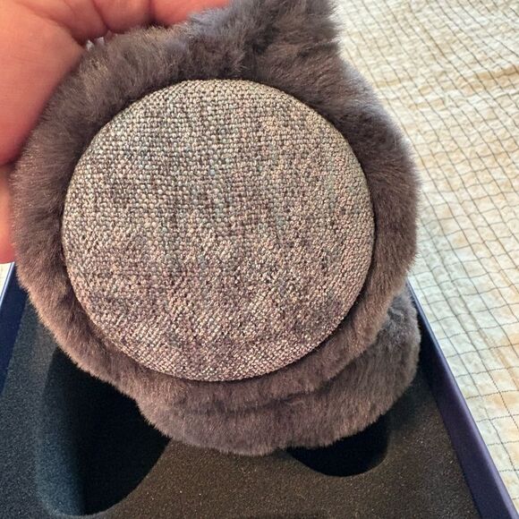 Aroma Season Ear Warmer rechargeable with charging cord in box grey. - Picture 6 of 7